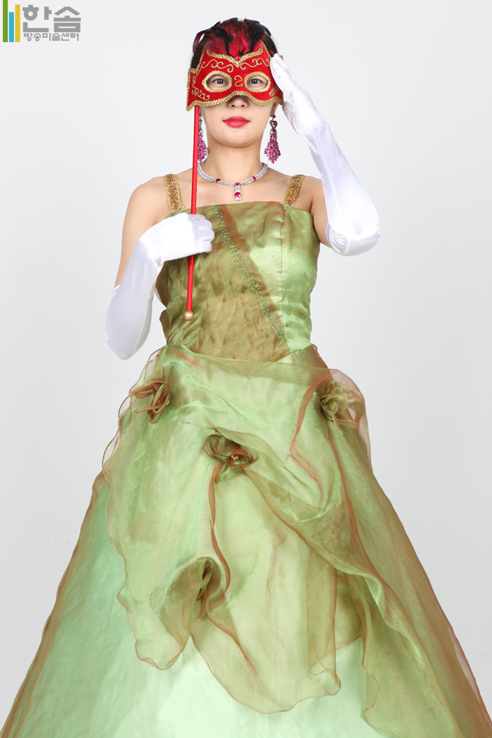 4144.중세파티드레스