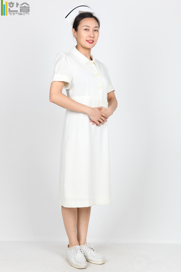 4434.복고간호사